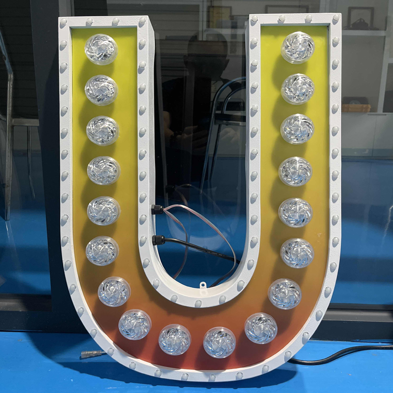 为何游乐场合常用金属LED发光字标识装饰？？？？？